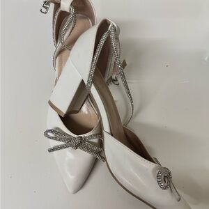 Chic Black Heels with Sleek Design and Comfortable Fit